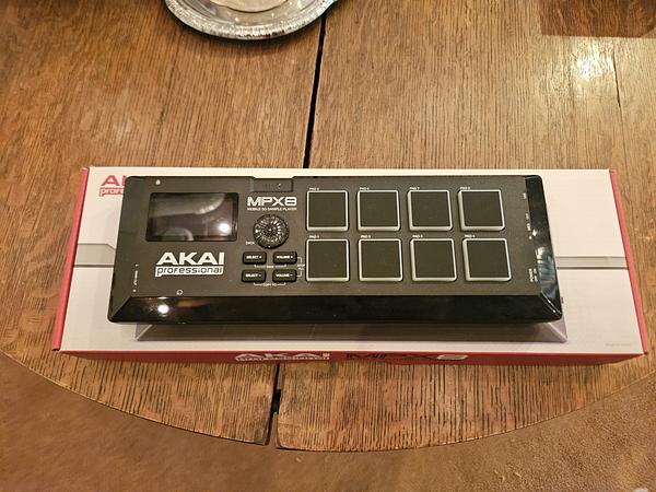 AKAI MPX8 Mobile SD Sample Player